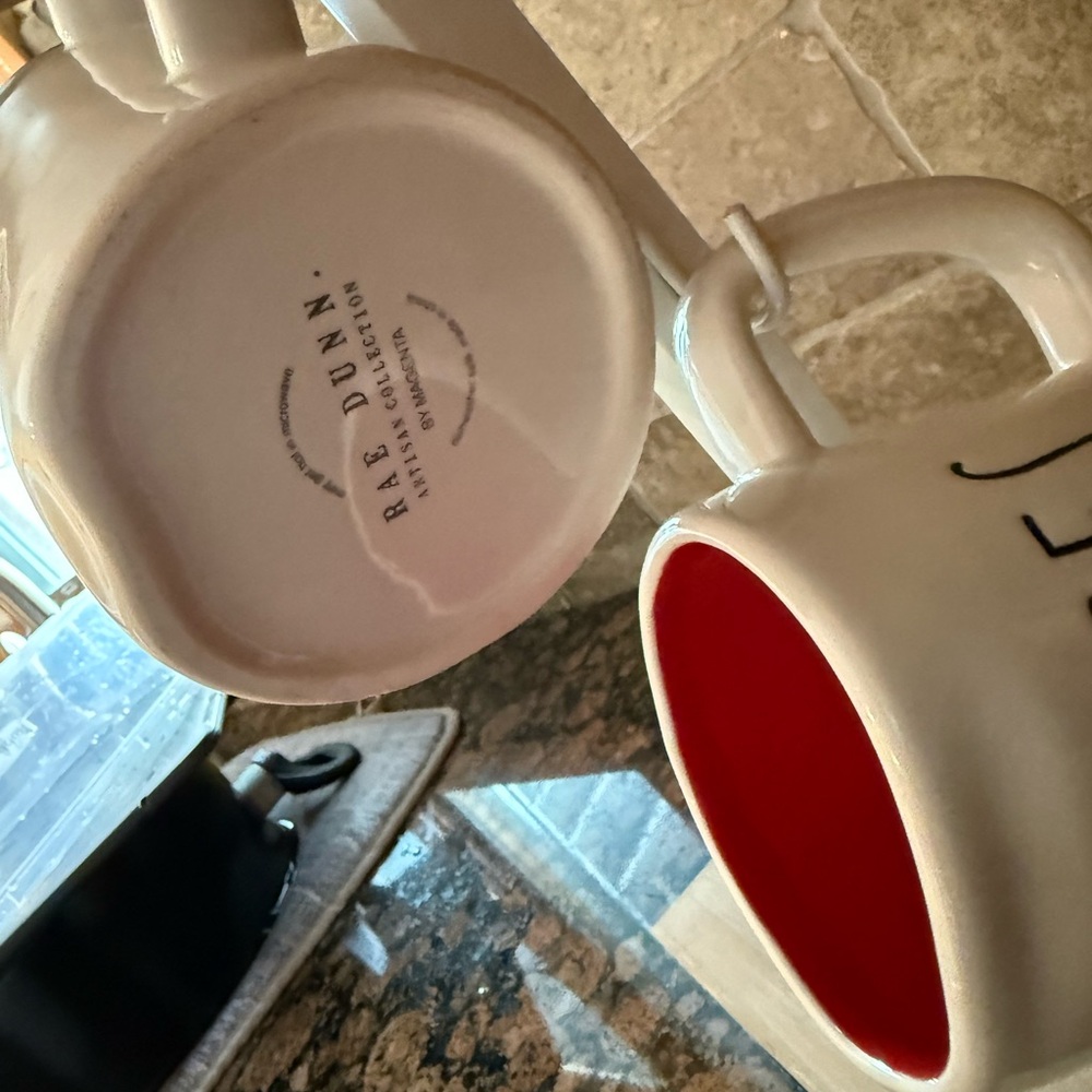 Rae Dunn Hugs & Kisses Mugs With Mug Tree - Picture 4 of 10